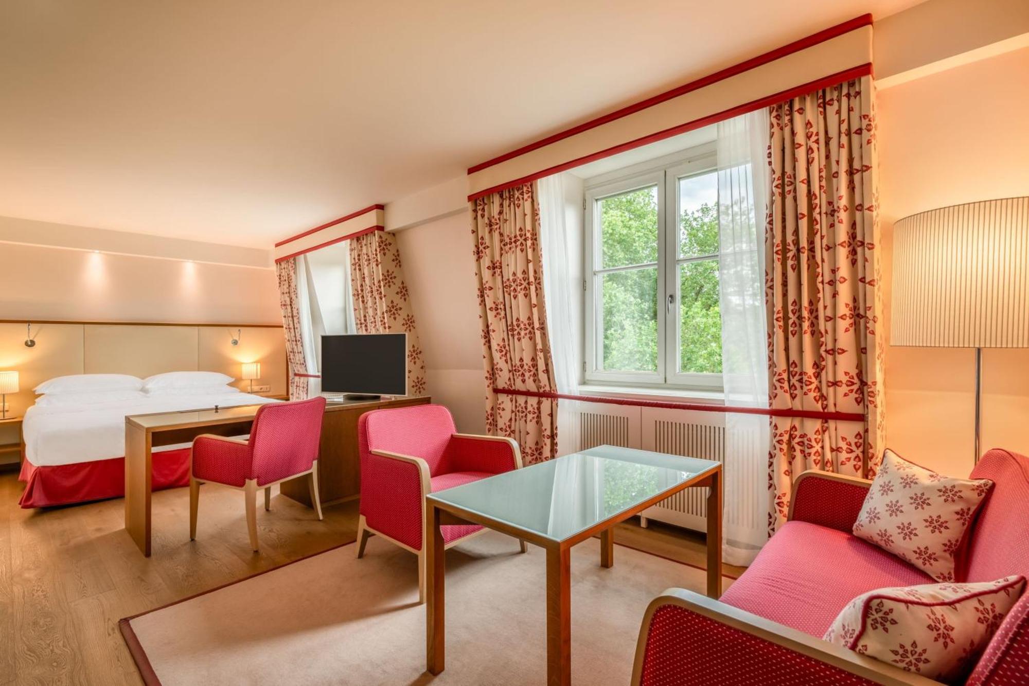 Sheraton Grand Salzburg Bagian luar foto