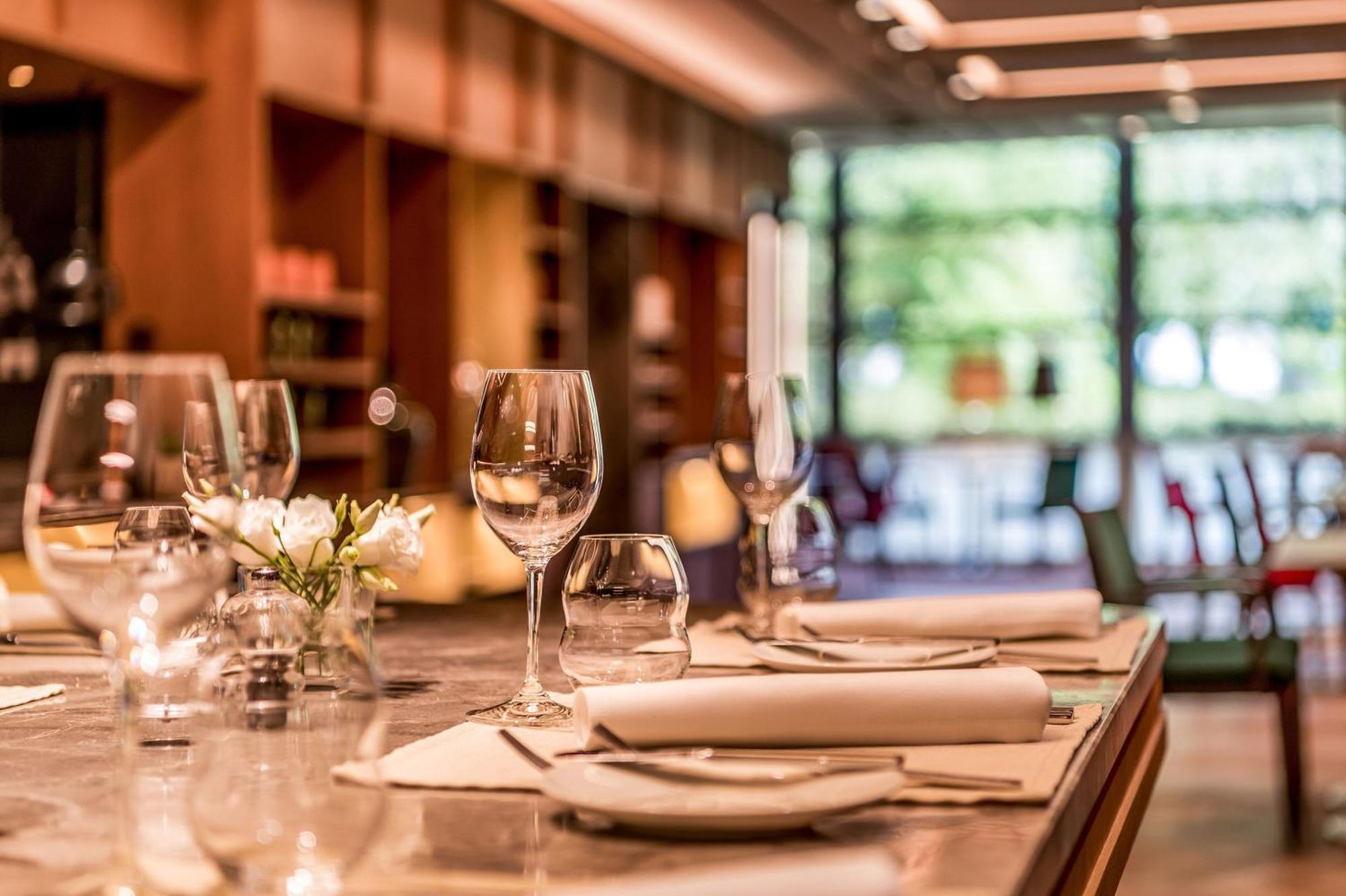 Sheraton Grand Salzburg Bagian luar foto
