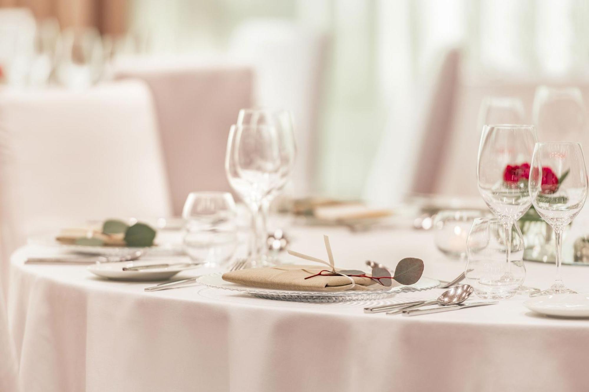 Sheraton Grand Salzburg Bagian luar foto